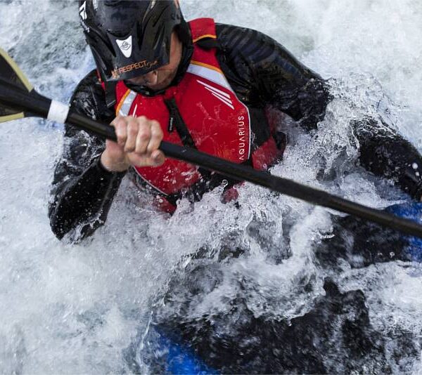 Kajak górski – adrenalina, natura i aktywny wypoczynek w jednym